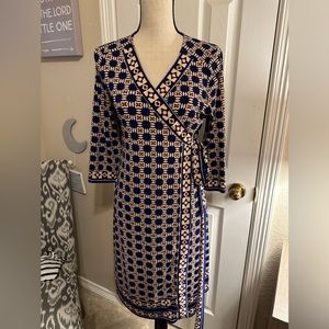 A Pea in the Pod Maternity Wrap Dress Tan/Navy Size Small Expands as baby grows!